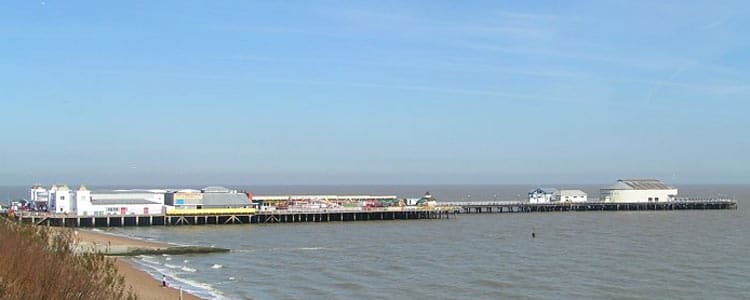 Image by https://commons.wikimedia.org/wiki/File:Clacton_pier_700.jpg
