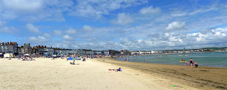 Cropped image courtesy of https://commons.wikimedia.org/wiki/File:Weymouth_beach_in_July_2011.jpg